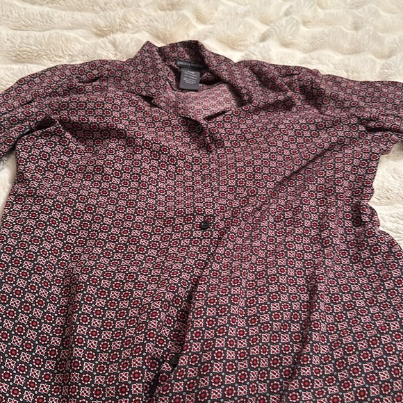 Chelsea and Theodore women’s xl dress shirt - Picture 2 of 4